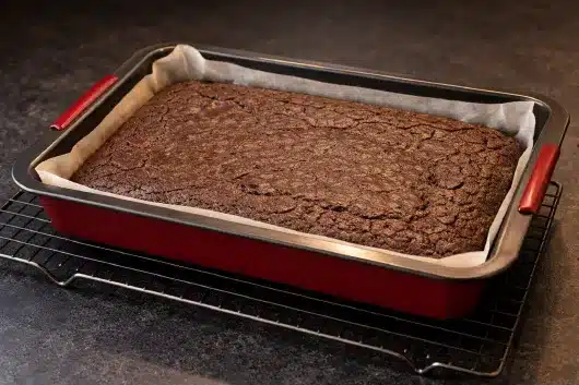 Guía de Cocina con CBD en Casa: Muy fácil 26 Brownie de chocolate con CBD recién sacado del horno